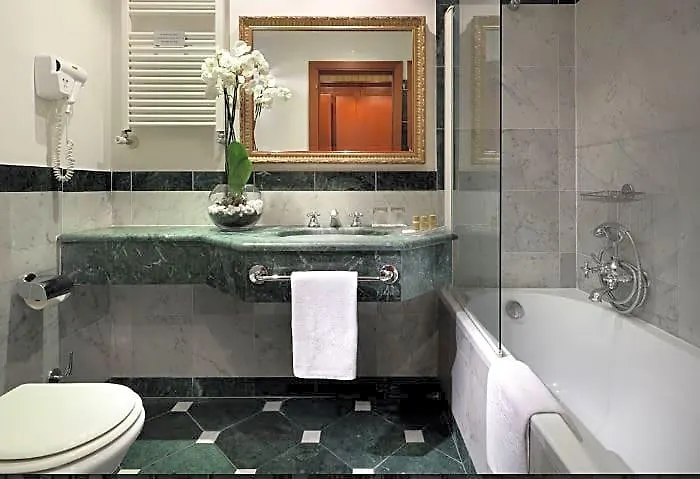 Exe International Palace 4*